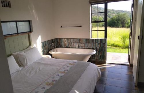 Vredefort Ski Chalet | Charming Shallow Pig Cottage with Pool & Child-Friendly Amenities