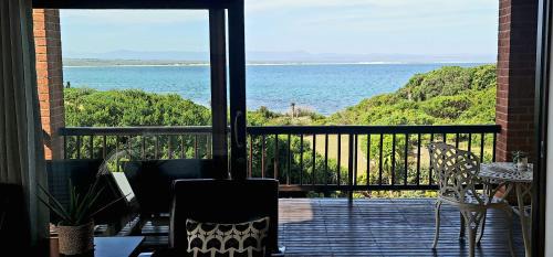 Jeffreys Bay House | Oceanfront Shaloha Guesthouse: 4-Star Stay at Supertubes