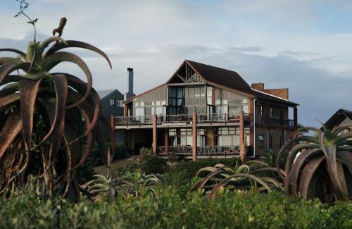 Jeffreys Bay House | Oceanfront Shaloha Guesthouse: 4-Star Stay at Supertubes