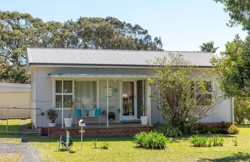 Culburra Beach House | Cozy Shalom Beach Cottage – Steps from the Ocean