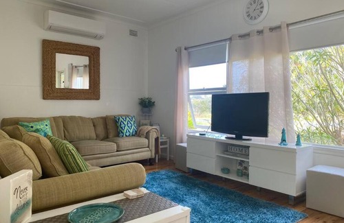 Culburra Beach House | Beachfront Shalom Cottage with Free Wifi & Ocean View