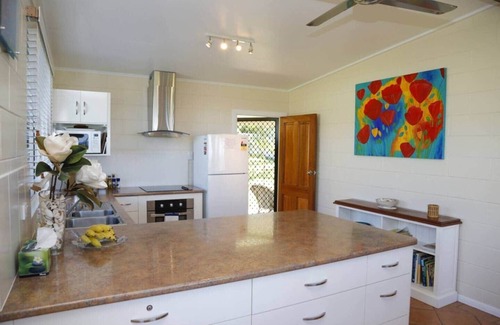 Wongaling Beach House | Guest Rated 10/10 at Shalom by the Sea Side Hotel