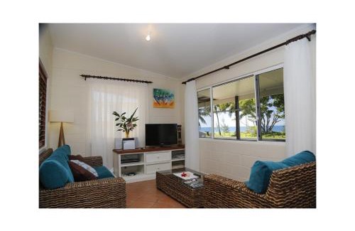 Wongaling Beach House | Guest Rated 10/10 at Shalom by the Sea Hotel