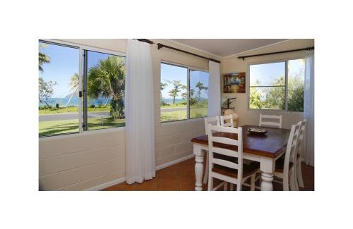 Wongaling Beach House | Guest Rated 10/10 at Shalom by the Sea Hotel