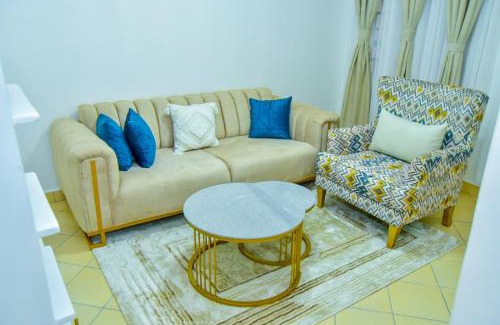 Mbotela House | Family-Friendly Retreat at Shalom Gardens with Hot Tub Access