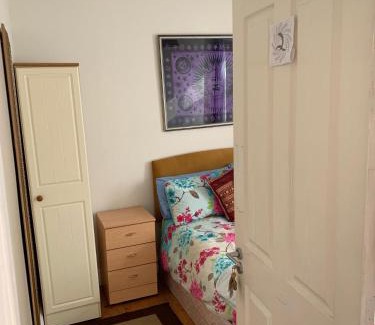 Longford House | Welcoming Stay at Shalom: Family-Friendly & Accessible Amenities