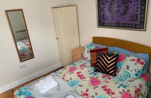 Longford House | Welcoming Stay at Shalom: Family-Friendly & Accessible Amenities