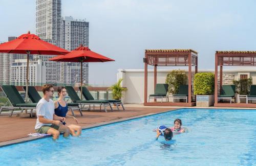 Huai Khwang Hotel | Relax at Shama Petchburi 47: Poolside Oasis in Bangkok