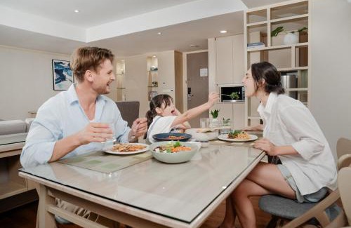 Huai Khwang Hotel | Relax at Shama Petchburi 47: Poolside Oasis in Bangkok