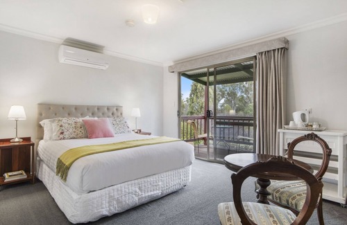 Kangaroo Gully Bed & Breakfast | Guest Rated: Shambhala Guesthouse with Breakfast & Kitchen