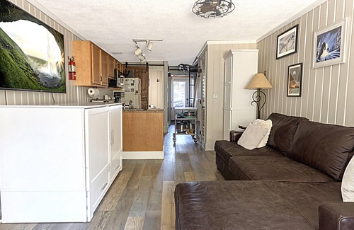 Snowshoe House | Modern EV-Friendly Townhouse with Pool & Lake Views