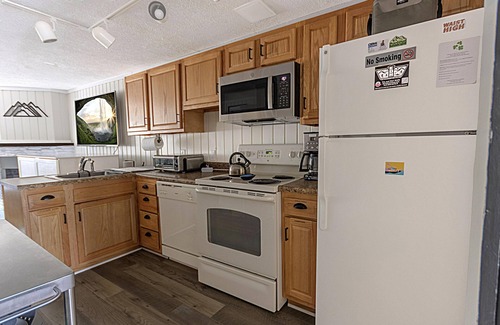 Snowshoe House | Modern EV-Friendly Townhouse with Pool & Lake Views