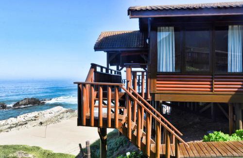 Eersterivierstrand House | Discover Shamrock Cottage: 4-Star Oceanfront Getaway