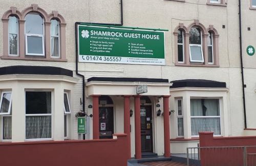 Gravesend House | Family-Friendly Shamrock Guest House for Memorable Stays