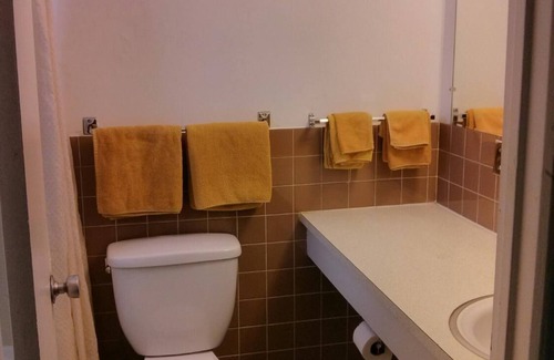 Valleyview Hotel | Inviting Shamrock Motel: Family-Friendly with Kitchen Access