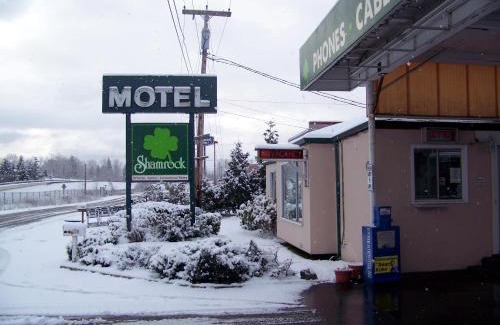 Bellingham Hotel | Budget-Friendly Shamrock Motel: Perfect for Families