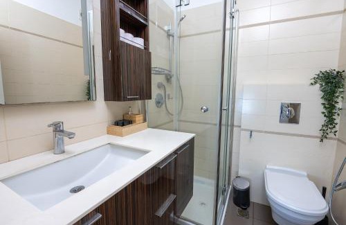 Netanya Apartment | Experience Shamyam: Beachfront Retreat with Private Jacuzzi
