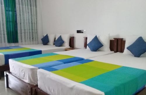Nilaveli House | Relax at Shan Guest and Restaurant with Oceanfront Views