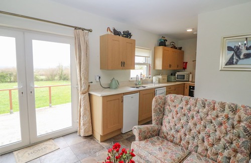 Charleville Cottage | Pet-Friendly SHANDRUM BROOK: A Perfect Country Retreat