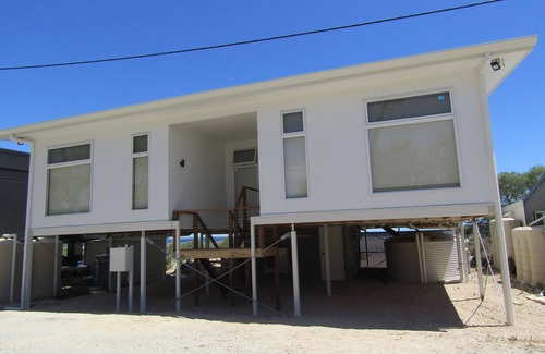 Minlacowie House | Shane's Shack: Beachfront Bliss with Panoramic Ocean Views