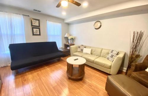 Eastwick Apartment | Vintage Oriental 2BR Retreat with Kitchen Near Shanghai Airport