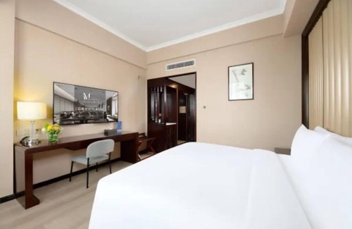 Baoshan Hotel | Discover Comfort at Shanghai Gongkang Meilun Hotel