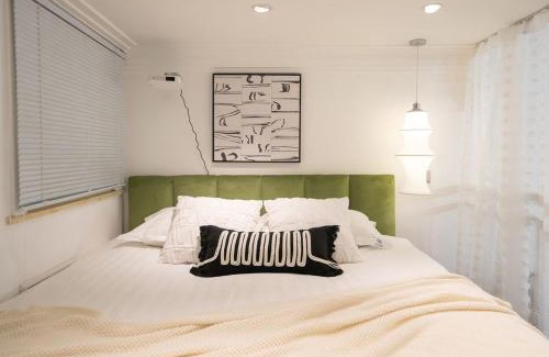 Huaihai Road Commercial Area Apartment | Family-Friendly Retreat at Shanghai Hills & Serendipity