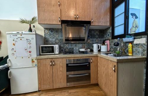 Huaihai Road Commercial Area Apartment | Family-Friendly Stay at Shanghai Hills & Zinn Near Transit