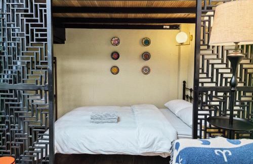 Huaihai Road Commercial Area Apartment | Family-Friendly Stay at Shanghai Hills & Zinn Near Transit