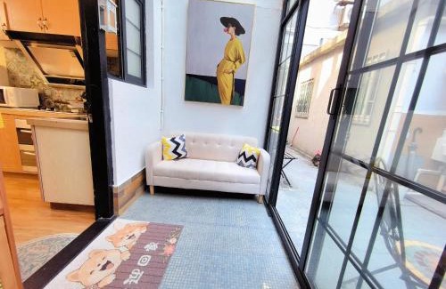 Huaihai Road Commercial Area Apartment | Family-Friendly Stay at Shanghai Hills & Zinn Near Transit