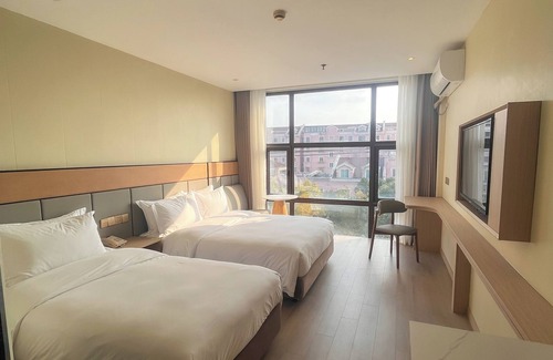 Pudong Hotel | Welcoming Shanghai Joyful Star Hotel with Family-Friendly Features