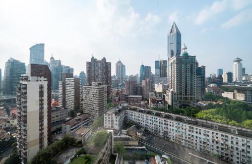 Downtown Shanghai Apartment | Guest Rated: 9.7 at Shanghai Yi Du B&B near People's Square