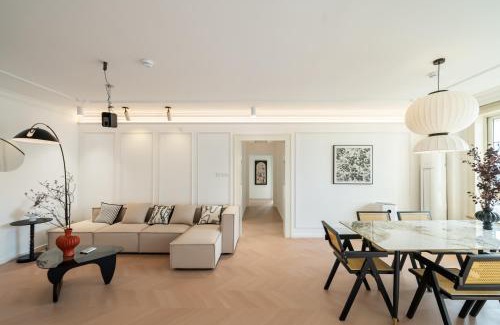 Downtown Shanghai Apartment | Guest Rated: 9.7 at Shanghai Yi Du B&B near People's Square