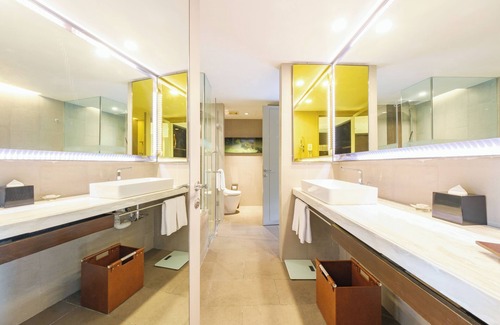 Pudong Hotel | Experience Parkyard Hotel Shanghai: 5-Star Comfort & Spa