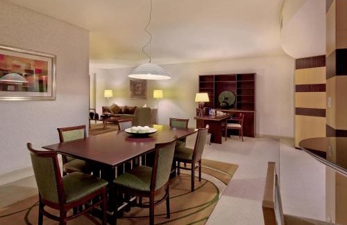 Trade Center Hotel | Discover Shangri-La Dubai: 5-Star Spa Retreat with Ocean Views