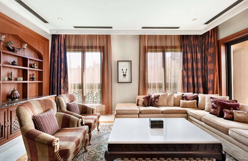 Al Maqta Hotel | Elegant Shangri-La, Qaryat Al Beri: Top-Rated Ocean View Stay