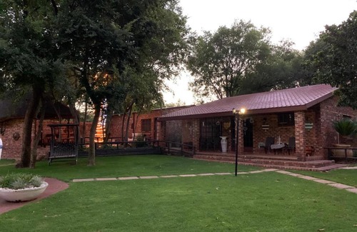 Moqhaka Apartment | Discover SHANGRI-LA RIVER RESORT with Family-Friendly Amenities