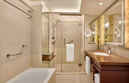 Luohu Hotel | Experience Shangri-La Shenzhen: 5-Star Comfort & Spa Retreat