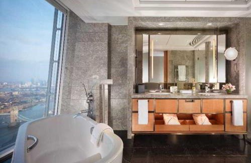 Elephant and Castle Hotel | Experience Elegance at Shangri-La The Shard, London
