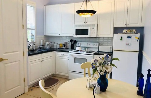 Homestead Apartment | Explore Shangrila in the Redlands for Your Next Getaway