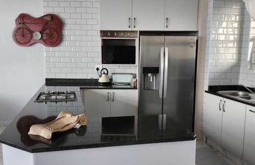 Doonside Apartment | Oceanfront Family Retreat at ShangriLa603, Amanzimtoti