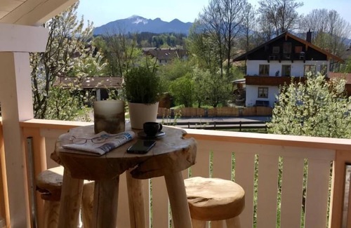 Uebersee Apartment | Relaxing Stay at Shania Residence with Spa and Hot Tub
