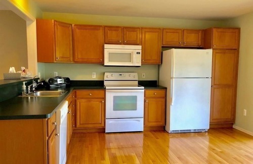 Carroll Condo | Shanina Condo: Enjoy a Relaxing Stay with Hot Tub Access