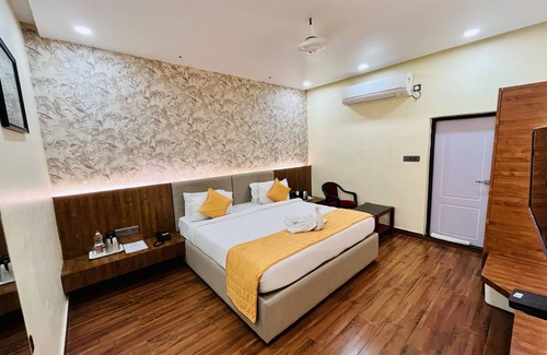 Brahmapur Hotel | Discover Shankar Bhavan: Family-Friendly Stay with Breakfast
