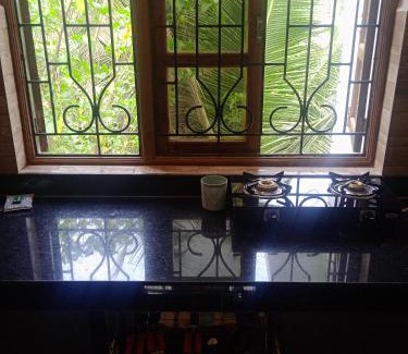 Mandrem Hotel | Cozy SHANKAR by the SEA, Steps from Mandrem Beach