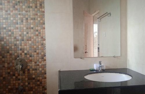 Mandrem Hotel | Cozy SHANKAR by the SEA, Steps from Mandrem Beach