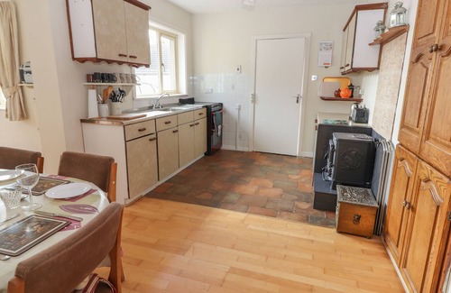 Puckaun Cottage | Family-Friendly Shannon View in Scenic County Tipperary