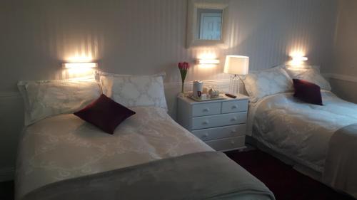 Athlone House | Highly Rated Shannonside House with Breakfast Included