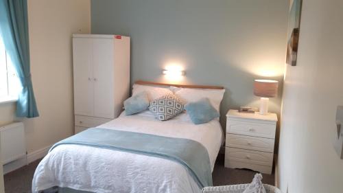 Athlone House | Highly Rated Shannonside House with Breakfast Included