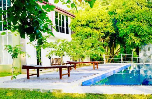Mihintale Hotel | Discover Shanthi Villa Resort: Pet-Friendly with Pool & Breakfast